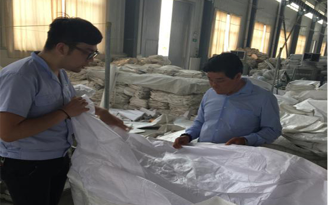 瑞奇特陳總?cè)ズ闳A實(shí)業(yè)參觀圖片