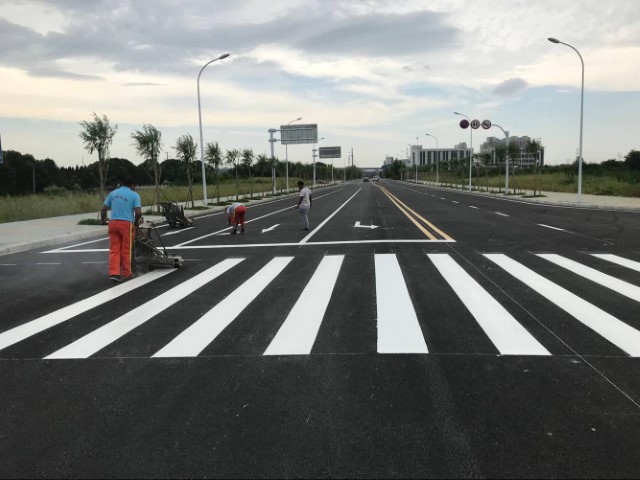 熱熔涂料增白劑：道路標(biāo)線的亮麗秘訣